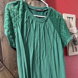 Amazon Green Lace Sleeve Tee